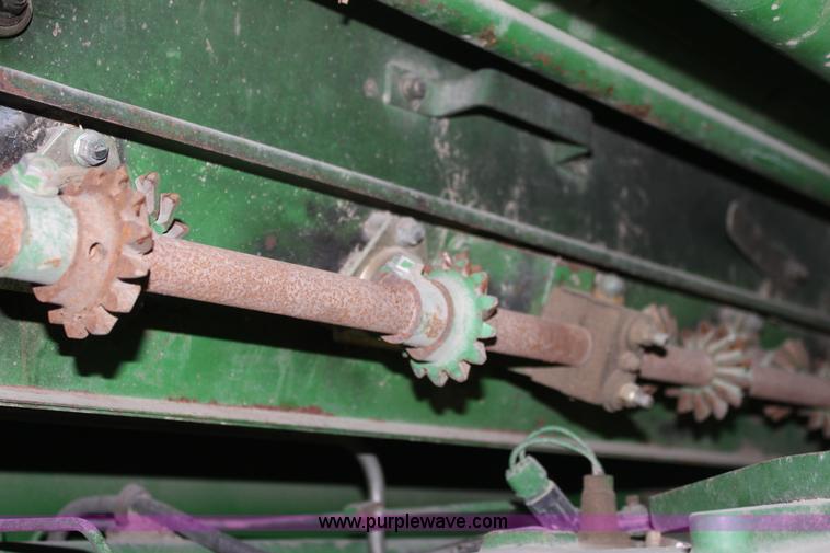 image for item B8653 1991 John Deere 9500 combine