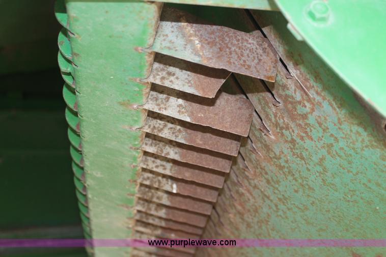 image for item B8653 1991 John Deere 9500 combine