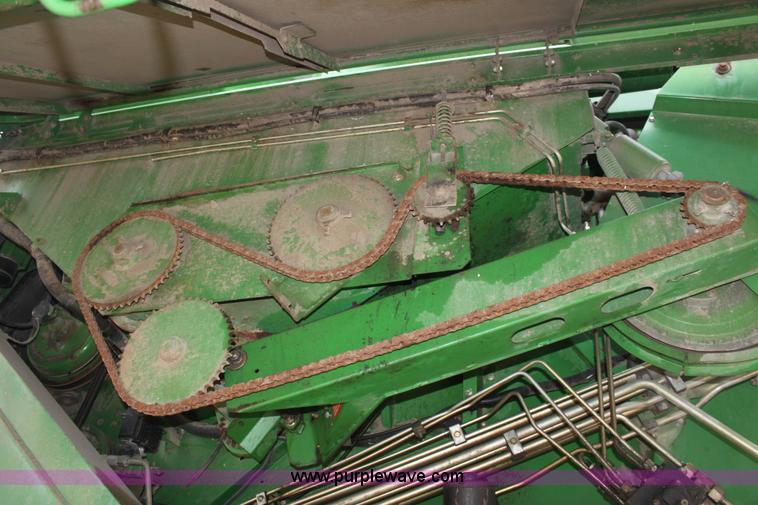 image for item B8653 1991 John Deere 9500 combine