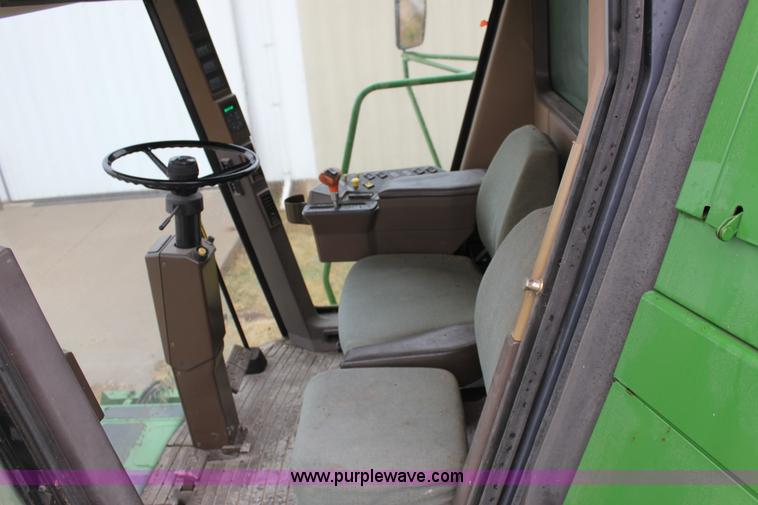 image for item B8655 1994 John Deere 9600 combine