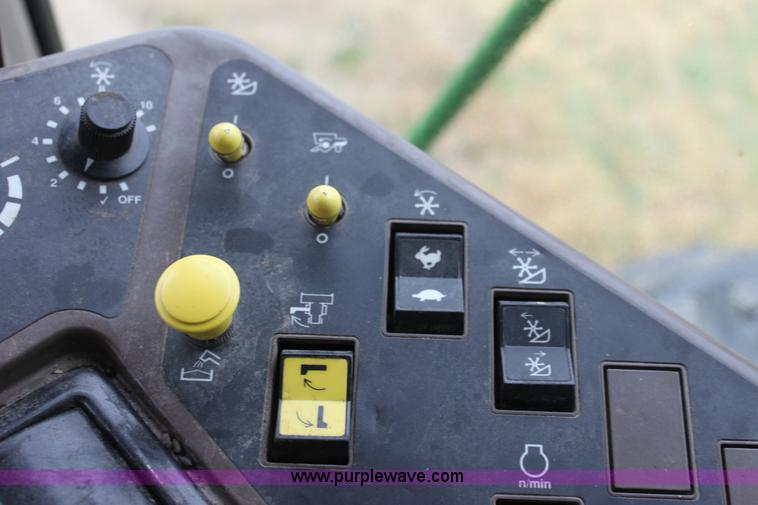 image for item B8655 1994 John Deere 9600 combine