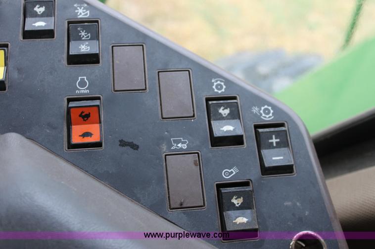 image for item B8655 1994 John Deere 9600 combine