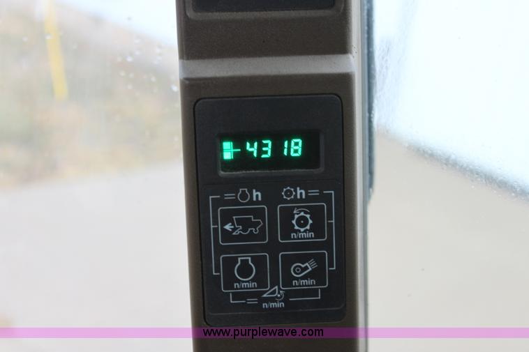 image for item B8655 1994 John Deere 9600 combine