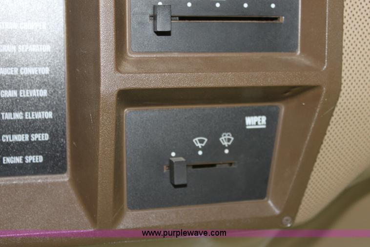 image for item B8655 1994 John Deere 9600 combine