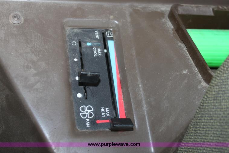 image for item B8655 1994 John Deere 9600 combine