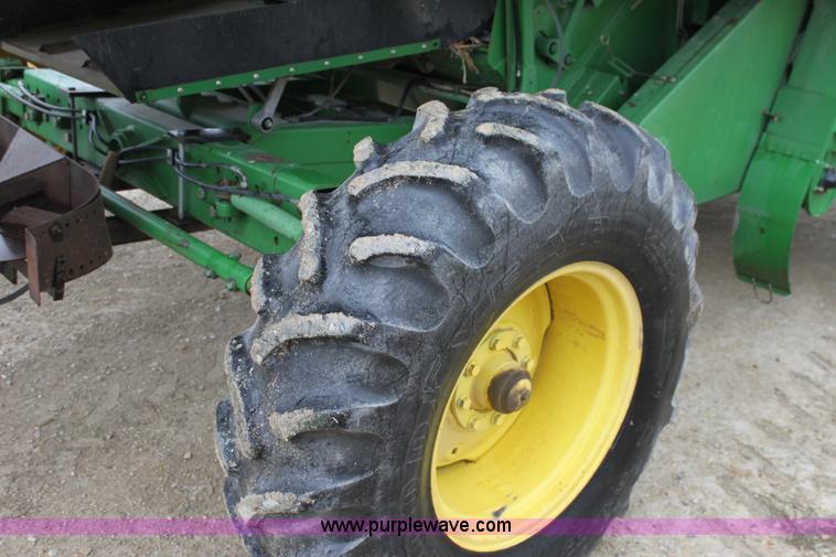 image for item B8655 1994 John Deere 9600 combine