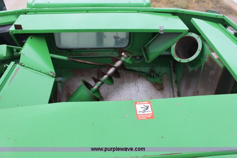 image for item B8655 1994 John Deere 9600 combine
