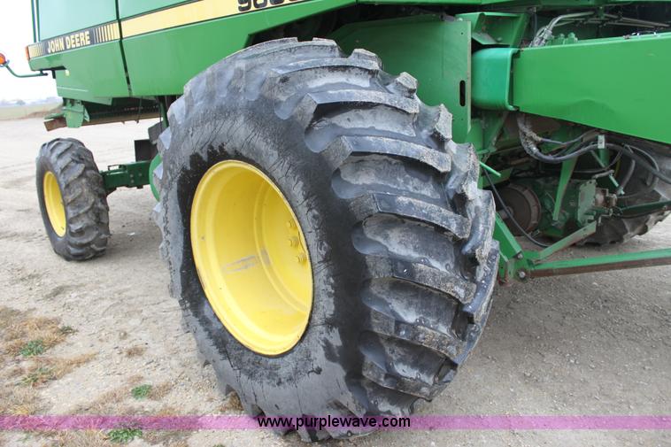 image for item B8655 1994 John Deere 9600 combine