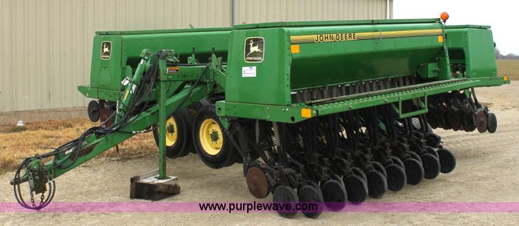 image for item B8658 John Deere 455 30' grain drill