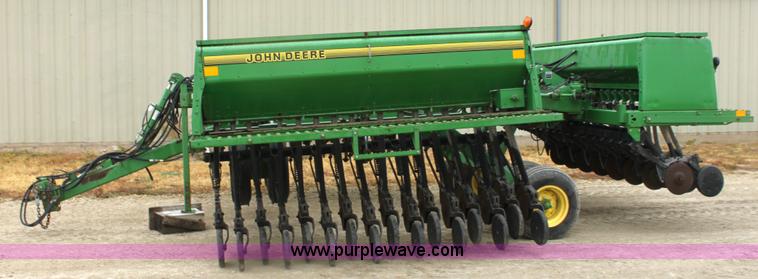 image for item B8658 John Deere 455 30' grain drill