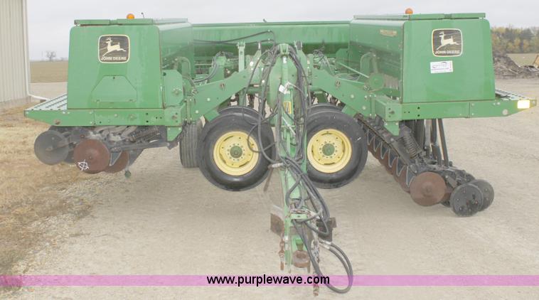 image for item B8658 John Deere 455 30' grain drill