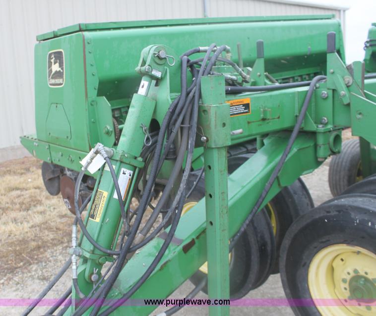 image for item B8658 John Deere 455 30' grain drill