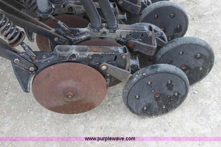 image for item B8658 John Deere 455 30' grain drill