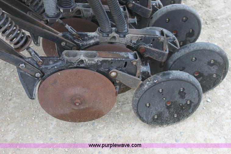 image for item B8658 John Deere 455 30' grain drill