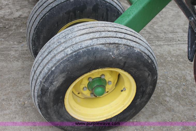 image for item B8658 John Deere 455 30' grain drill