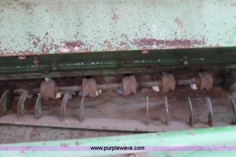 image for item B8658 John Deere 455 30' grain drill