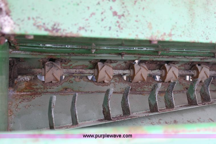 image for item B8658 John Deere 455 30' grain drill