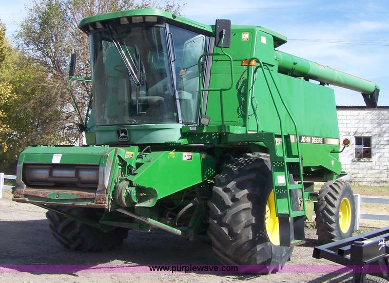 image for item D8550 1995 John Deere 9600 combine