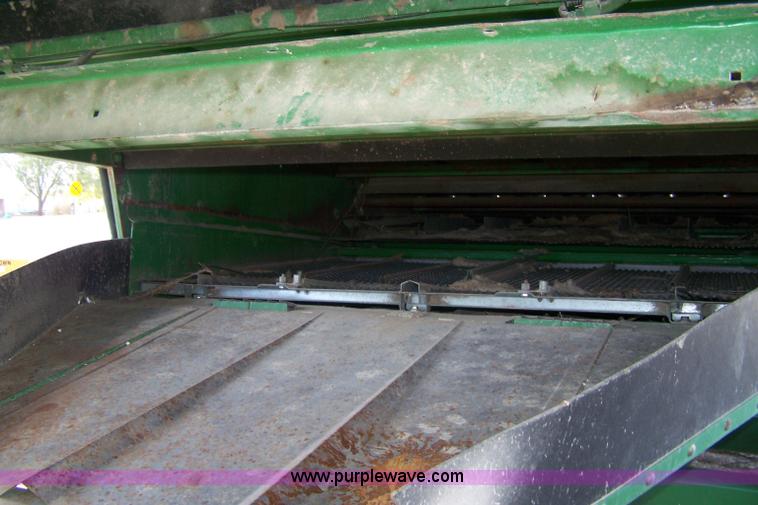 image for item D8550 1995 John Deere 9600 combine