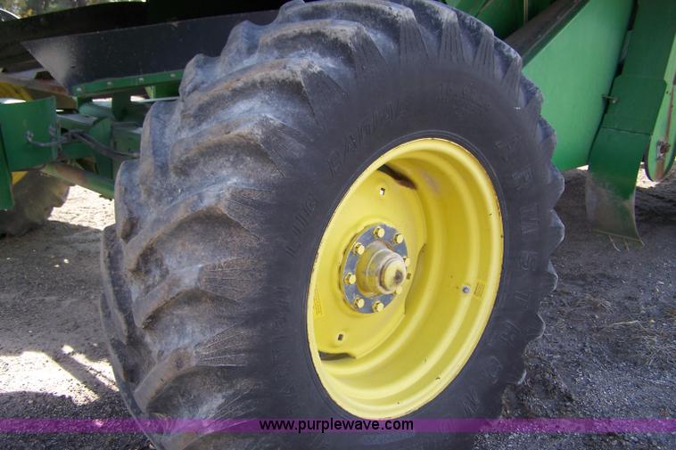 image for item D8550 1995 John Deere 9600 combine