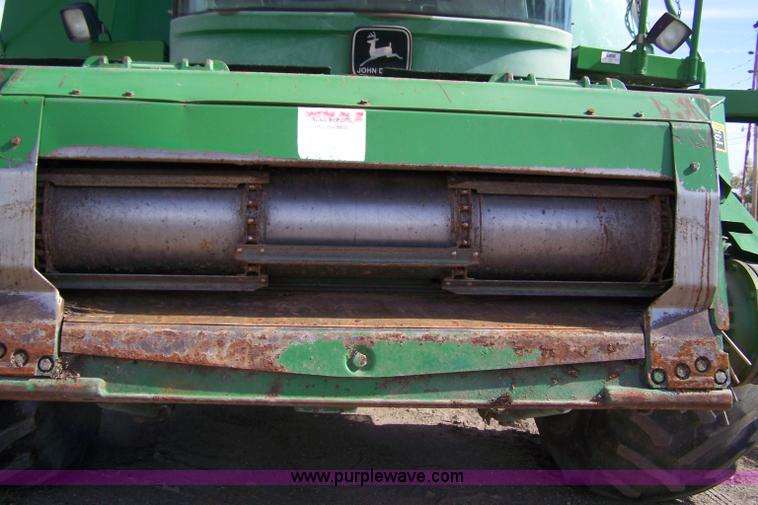 image for item D8550 1995 John Deere 9600 combine