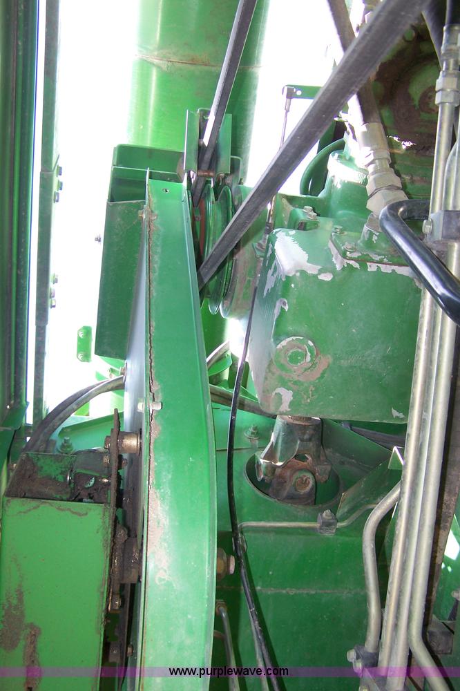 image for item D8550 1995 John Deere 9600 combine