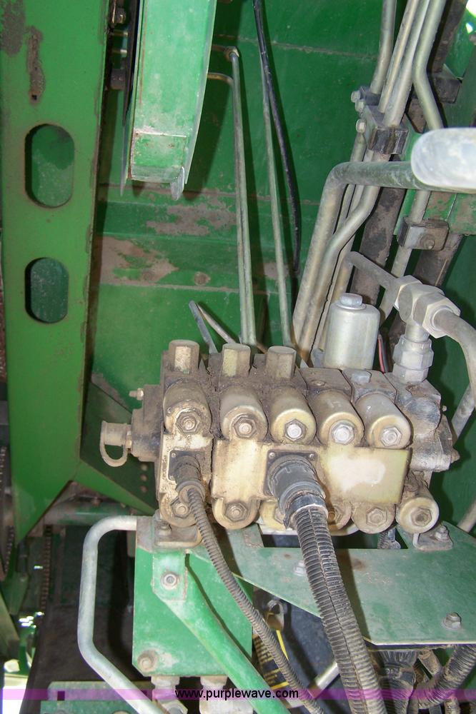 image for item D8550 1995 John Deere 9600 combine