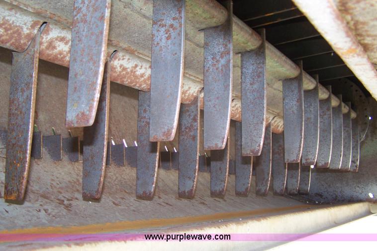 image for item D8550 1995 John Deere 9600 combine