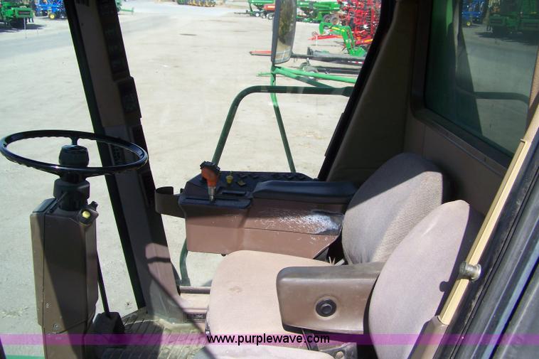 image for item D8550 1995 John Deere 9600 combine
