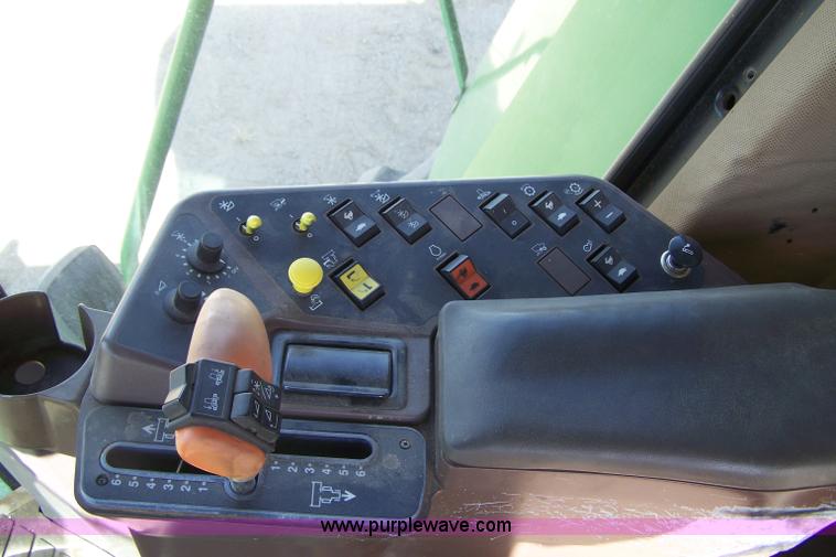 image for item D8550 1995 John Deere 9600 combine