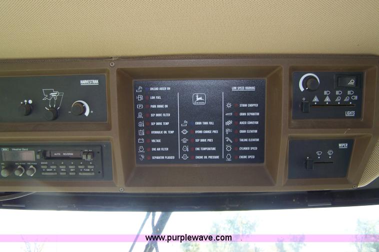 image for item D8550 1995 John Deere 9600 combine