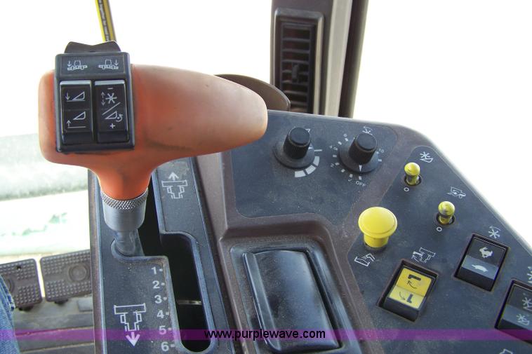 image for item D8550 1995 John Deere 9600 combine