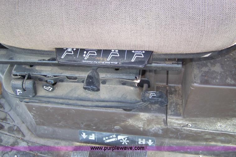 image for item D8550 1995 John Deere 9600 combine