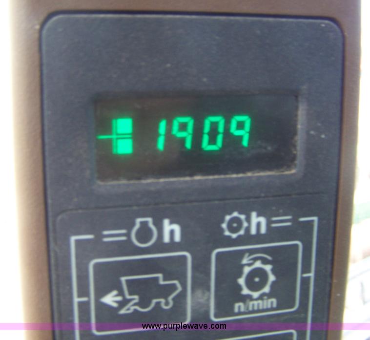 image for item D8550 1995 John Deere 9600 combine