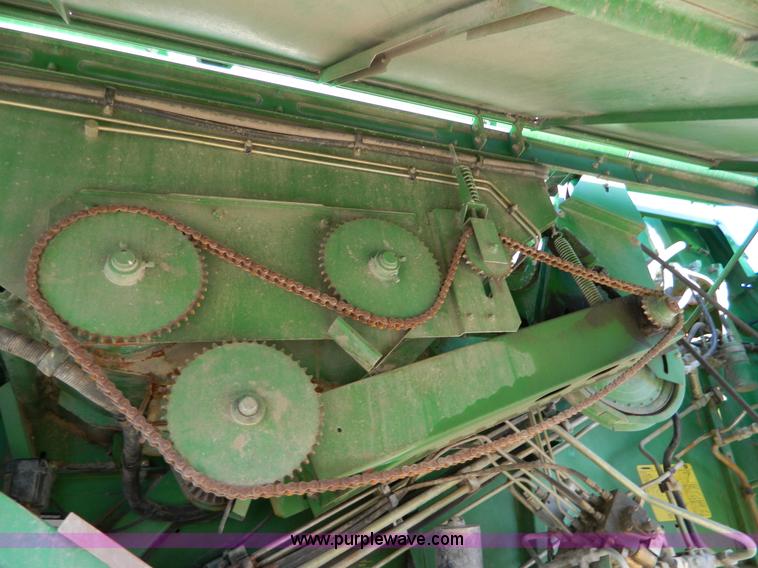 image for item D8550 1995 John Deere 9600 combine