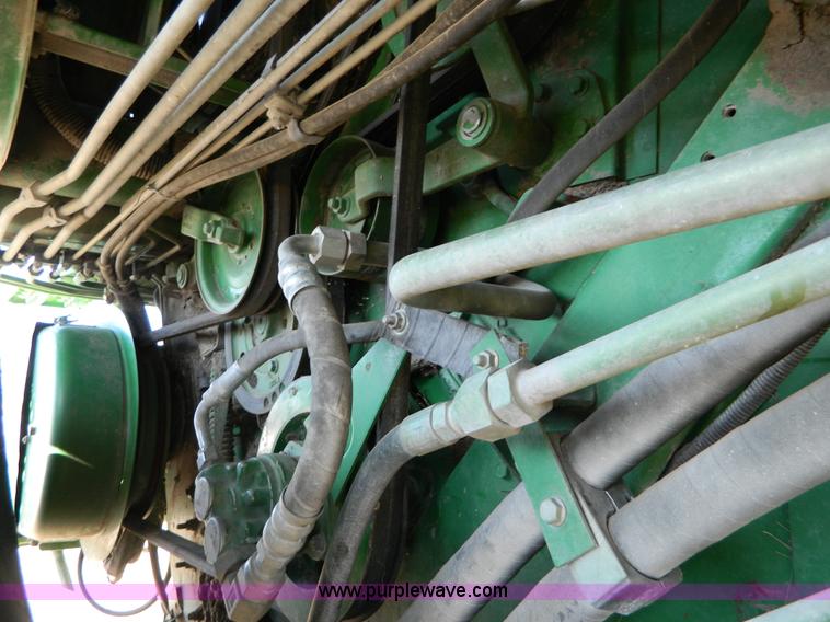 image for item D8550 1995 John Deere 9600 combine