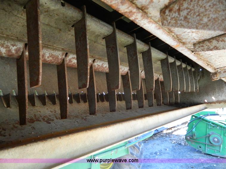 image for item D8550 1995 John Deere 9600 combine