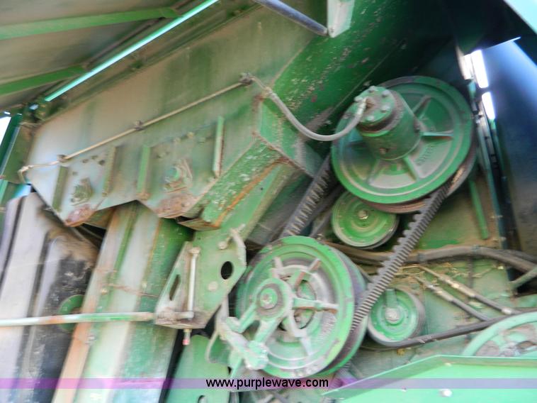 image for item D8550 1995 John Deere 9600 combine