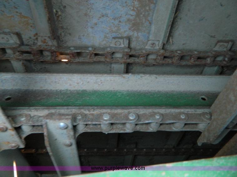 image for item D8550 1995 John Deere 9600 combine