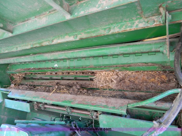 image for item D8550 1995 John Deere 9600 combine