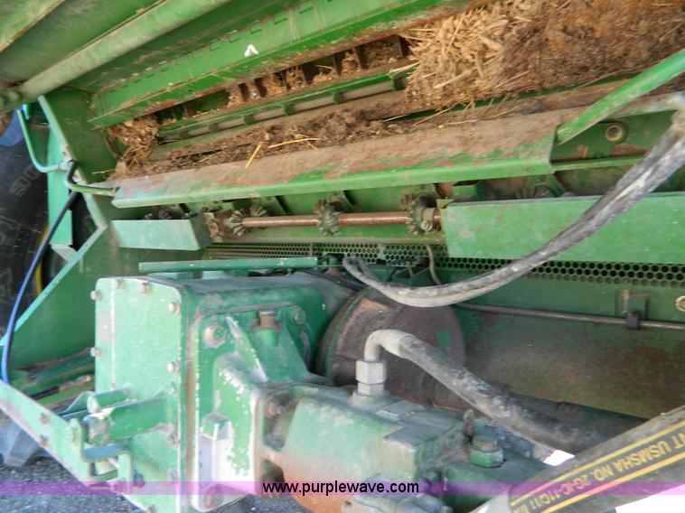 image for item D8550 1995 John Deere 9600 combine
