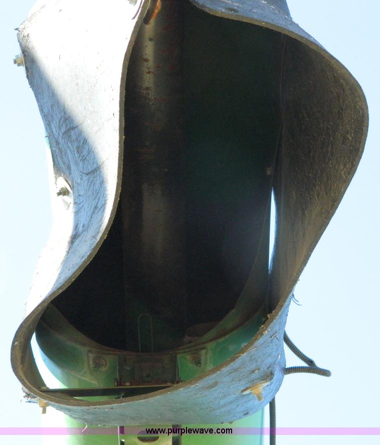 image for item D8550 1995 John Deere 9600 combine