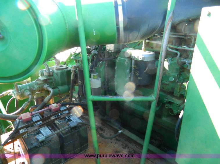image for item D8550 1995 John Deere 9600 combine