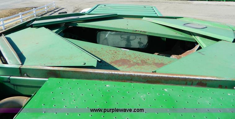 image for item D8550 1995 John Deere 9600 combine