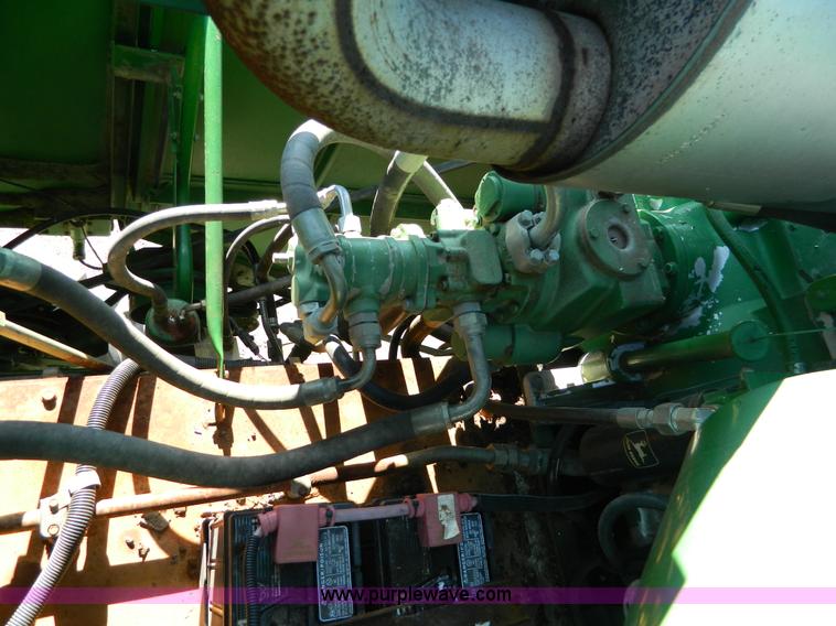 image for item D8550 1995 John Deere 9600 combine