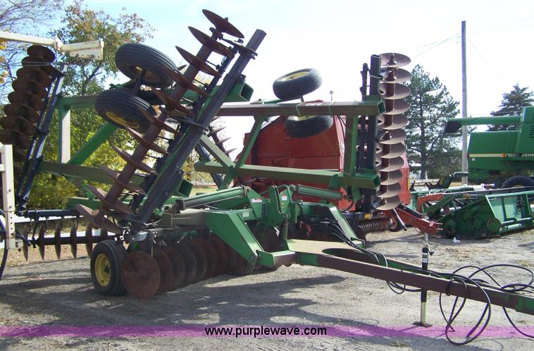 image for item D8556 John Deere 630 29' offset disk