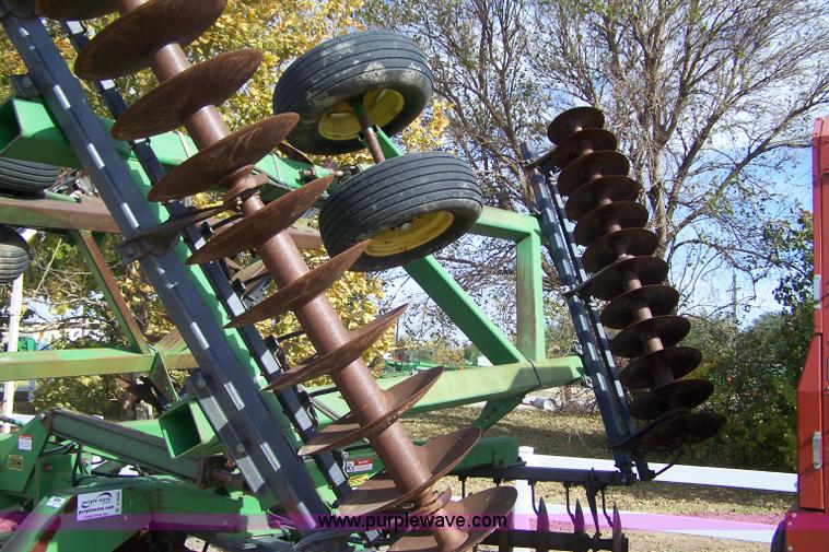 image for item D8556 John Deere 630 29' offset disk