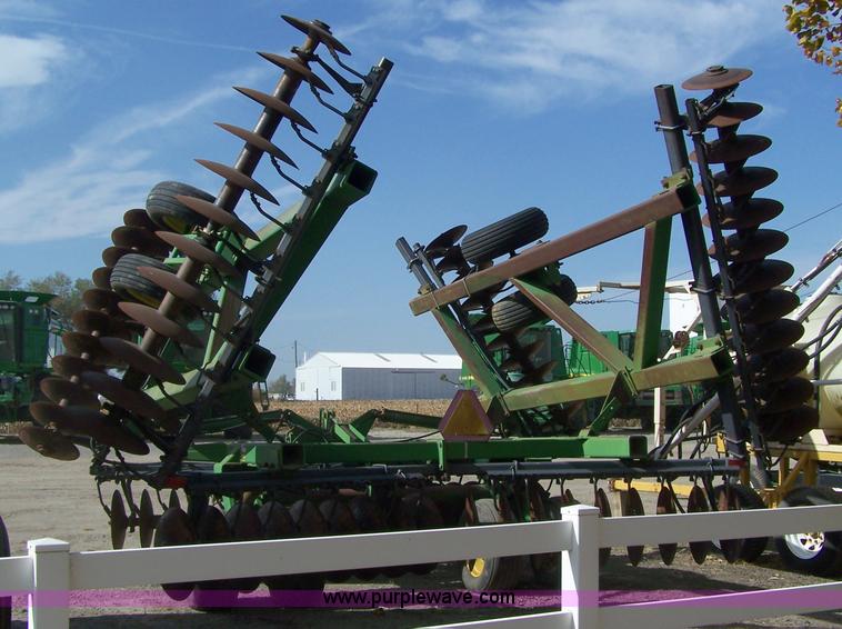 image for item D8556 John Deere 630 29' offset disk