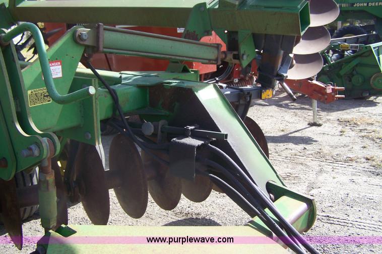 image for item D8556 John Deere 630 29' offset disk