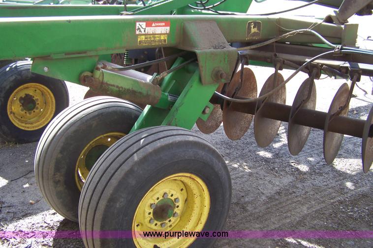 image for item D8556 John Deere 630 29' offset disk